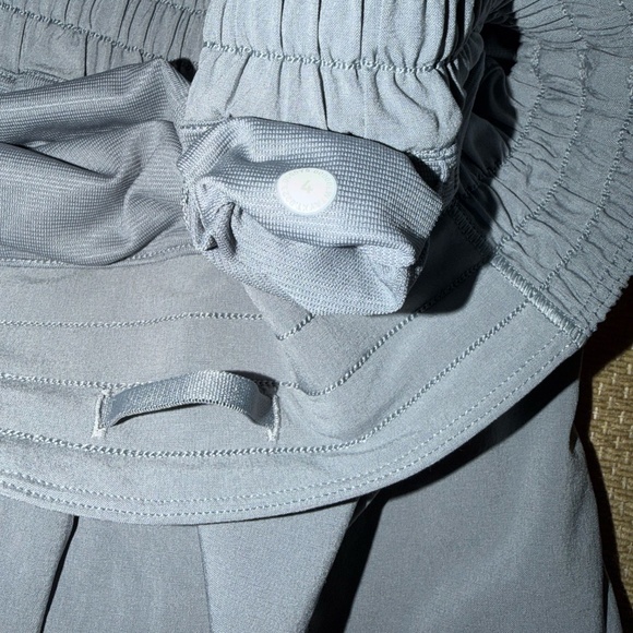 Lululemon Hotty Hot High Rise Shorts 4” — Size 4, Rhino Grey - Picture 4 of 4